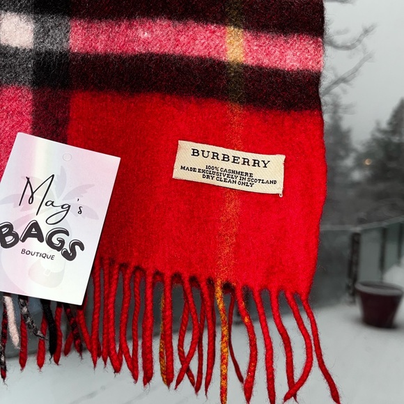 Burberry: Cashmere Giant Check Fringe Lambswool Scarf (Red) - Picture 9 of 14